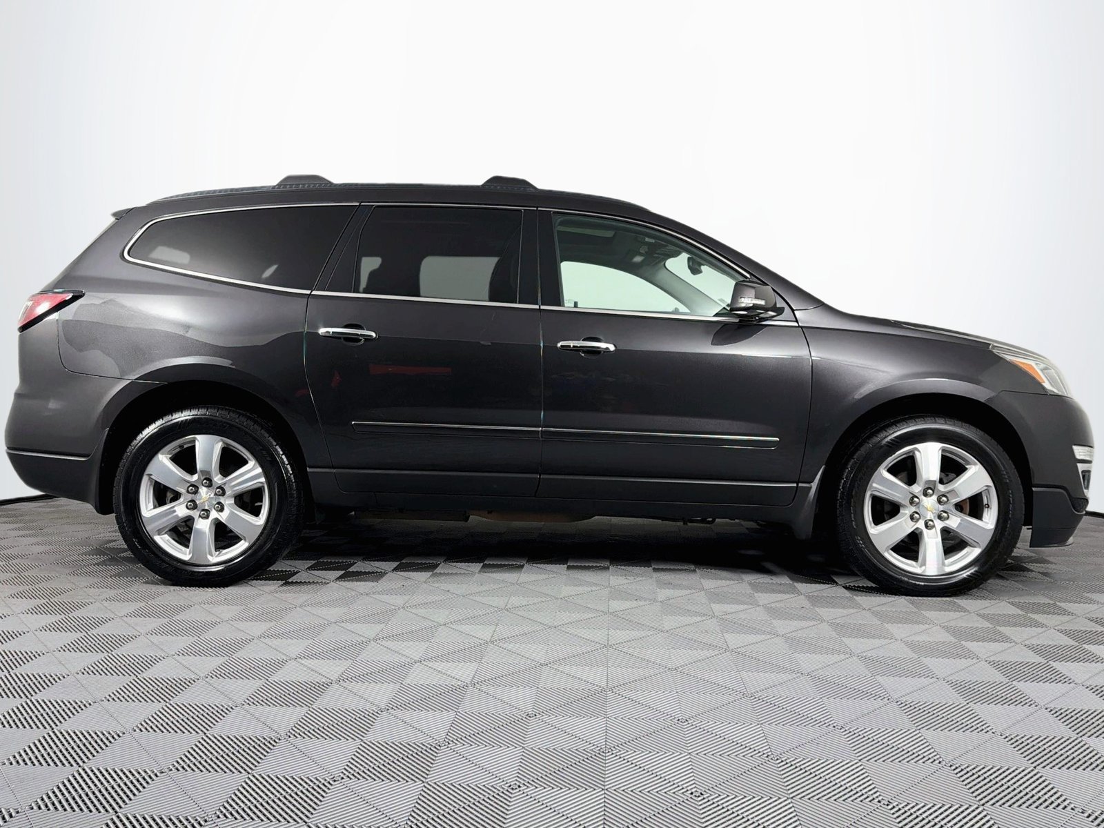 Used 2017 Chevrolet Traverse Premier AWD/4WD image 29