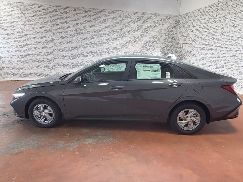 New 2026 Hyundai Elantra SE FWD image 4