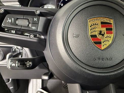 Certified 2026 Porsche Macan image 33