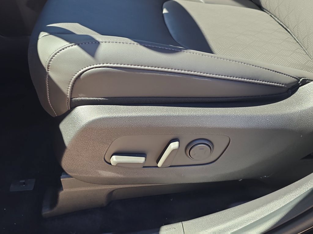 New 2026 Kia Carnival FWD image 21