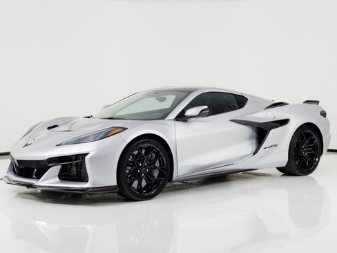 Used 2027 Chevrolet Corvette ZR1X AWD/4WD image 8