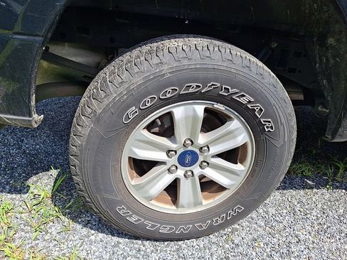 Used 2018 Ford F150 XLT AWD/4WD image 9