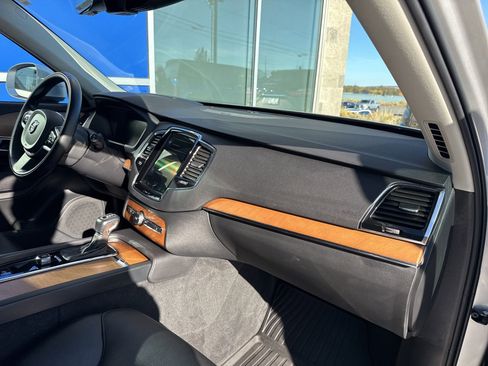Used 2022 Volvo XC90 T6 Momentum w/ Advanced Package image 14