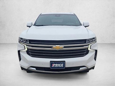 Used 2024 Chevrolet Suburban LT w/ Luxury Package RWD image 2