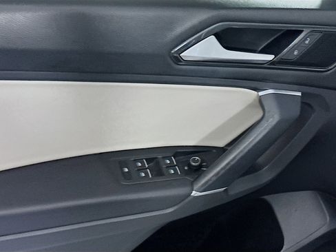 Used 2018 Volkswagen Tiguan SE w/ Panoramic Sunroof Package image 15