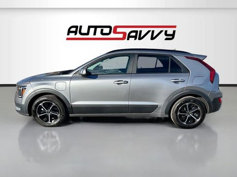Used 2025 Kia Niro EX w/ EX Cold Weather Package image 4