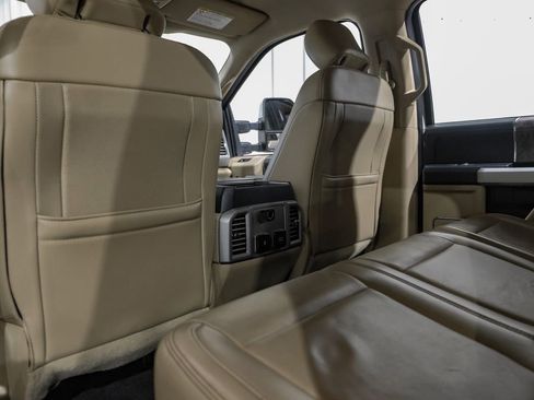 Used 2017 Ford F250 Lariat w/ Chrome Package image 38