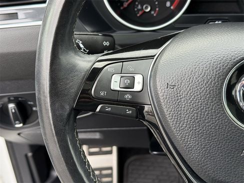 Used 2021 Volkswagen Tiguan SE R-Line image 21