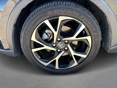 Used 2021 Toyota C-HR XLE image 8