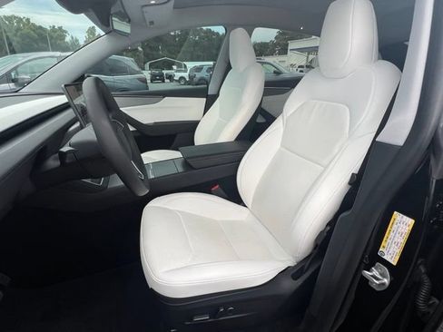 Used 2026 Tesla Model Y 2WD image 10