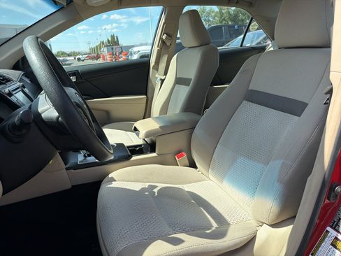 Used 2014 Toyota Camry LE FWD image 2