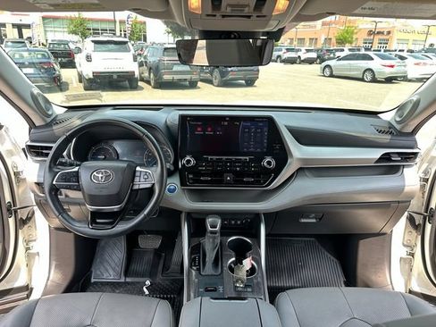 Used 2021 Toyota Highlander Platinum AWD/4WD image 12