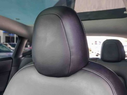 Used 2021 Tesla Model Y Long Range image 24