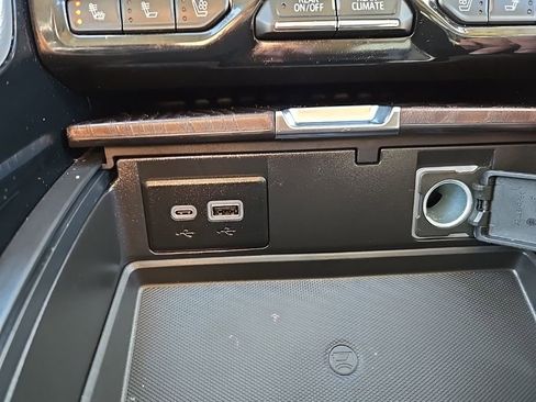 Used 2023 GMC Yukon XL Denali image 25