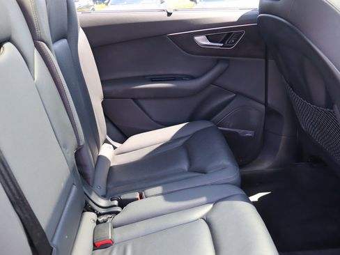 Used 2020 Audi Q7 3.0T Premium Plus w/ Premium Plus Package AWD/4WD image 14