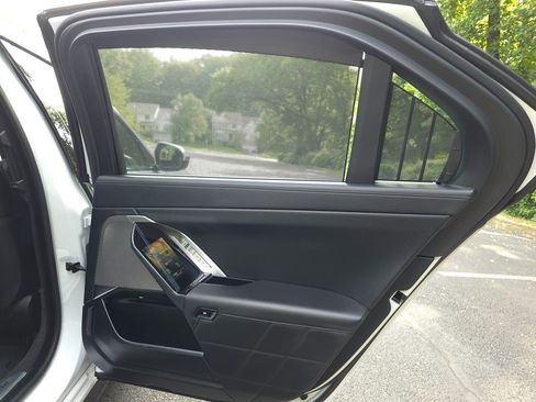 Used 2023 BMW 740i image 24