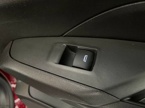 Used 2025 Chevrolet Trax LT w/ LT Convenience Package FWD image 25
