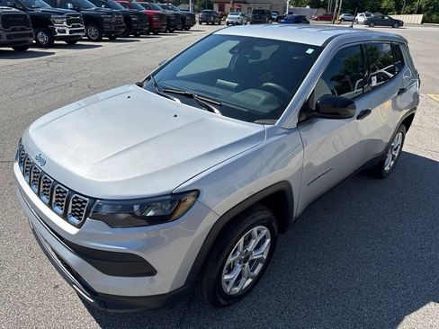 Used 2025 Jeep Compass Sport AWD/4WD image 9