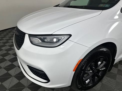 Certified 2021 Chrysler Pacifica Touring w/ Cold Weather Group AWD/4WD image 31