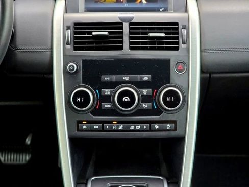 Used 2017 Land Rover Discovery Sport SE image 19