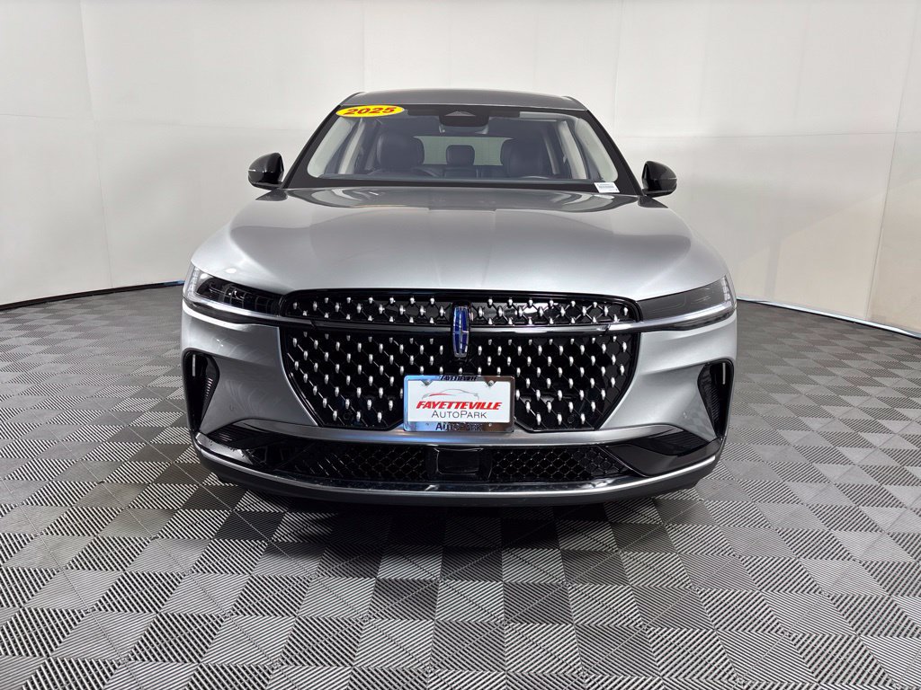 Used 2025 Lincoln Nautilus Premier AWD/4WD image 16