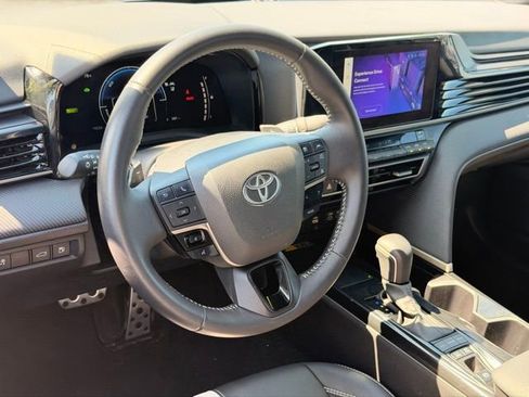 Used 2025 Toyota Camry SE FWD image 18