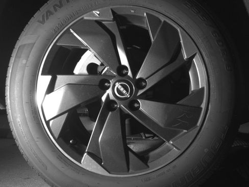 Used 2025 Nissan Rogue SV image 15