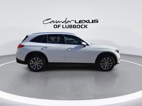 Used 2025 Mercedes-Benz GLC 300 4MATIC image 9