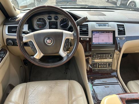 Used 2013 Cadillac Escalade Premium AWD/4WD image 12