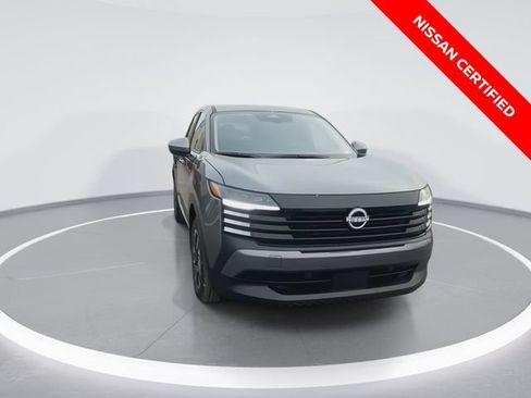 Used 2025 Nissan Kicks SV w/ Illumination Package AWD/4WD image 3