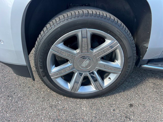 Used 2019 Cadillac Escalade Luxury AWD/4WD image 9
