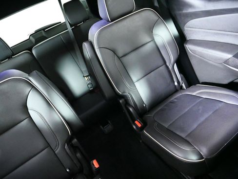 Used 2023 Chevrolet Traverse Premier AWD/4WD image 14