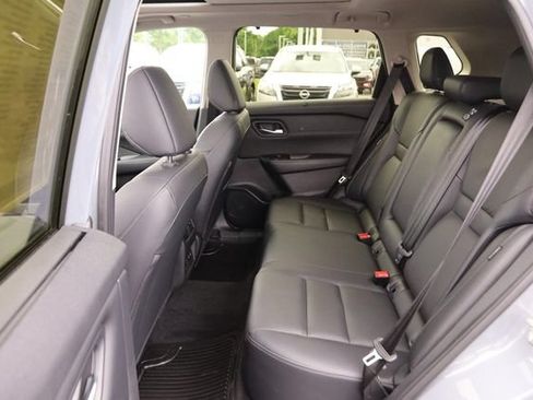 Certified 2025 Nissan Rogue SL w/ Tech Package AWD/4WD image 11