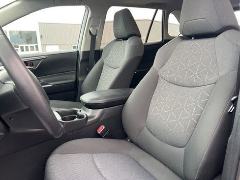 Used 2021 Toyota RAV4 XLE image 18