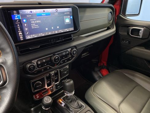 Certified 2024 Jeep Gladiator Mojave w/ Technology Group image 14