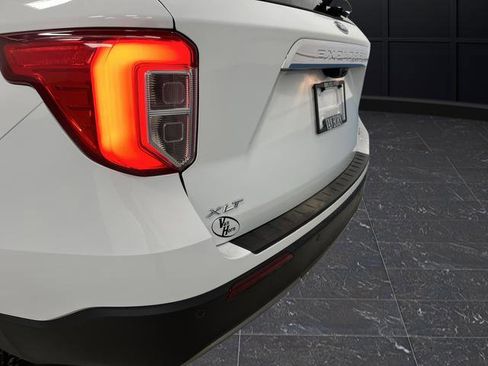 Used 2023 Ford Explorer XLT image 34