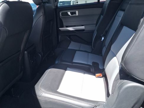 Used 2022 Ford Explorer XLT w/ Equipment Group 202A RWD image 17
