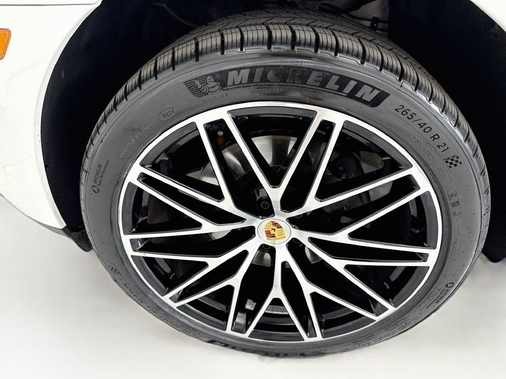 Used 2023 Porsche Macan AWD/4WD image 29