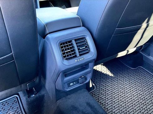 Certified 2022 Volkswagen Tiguan SEL R-Line image 18