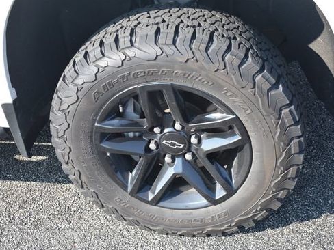 Used 2019 Chevrolet Silverado 1500 LT Trail Boss AWD/4WD image 11