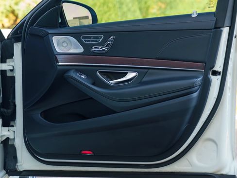 Used 2019 Mercedes-Benz S 450 Sedan image 30