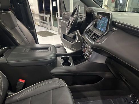 Used 2023 GMC Yukon XL SLT w/ SLT Premium Package image 44