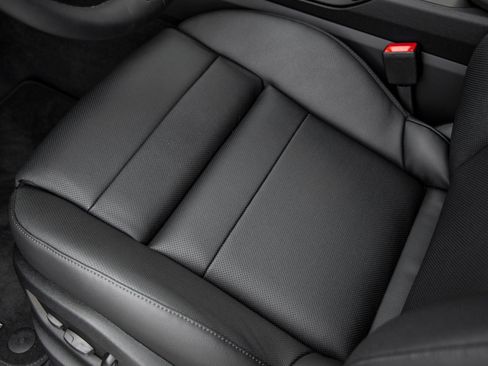 Certified 2026 Porsche Cayenne AWD/4WD image 23