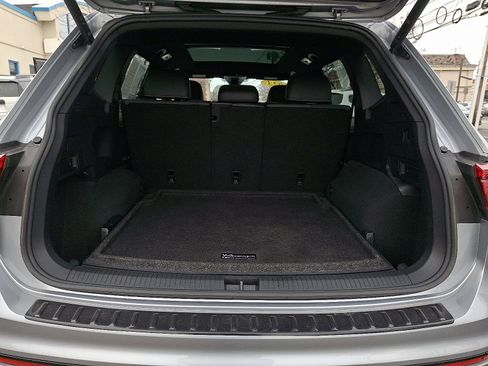 Used 2023 Volkswagen Tiguan SE R-Line image 28