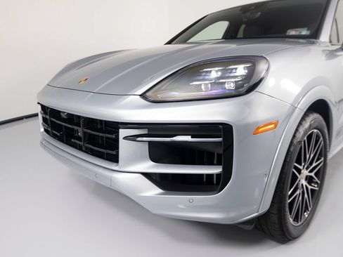 Certified 2026 Porsche Cayenne Coupe AWD/4WD image 38