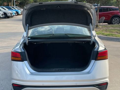 Used 2024 Nissan Altima 2.5 SV FWD image 26