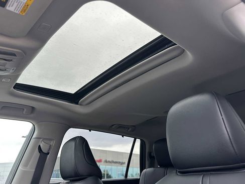 Used 2024 Toyota Highlander XLE image 23