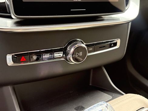 New 2026 Volvo XC90 T8 Ultra w/ Protection Package Premier AWD/4WD image 15