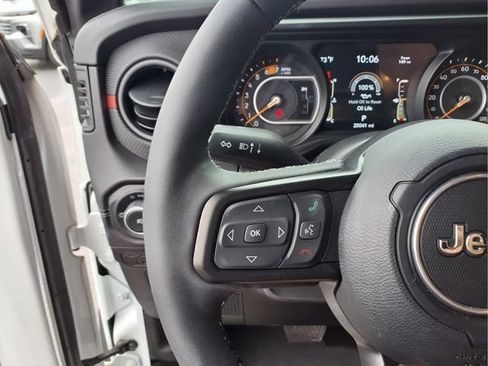 Used 2025 Jeep Wrangler Unlimited Rubicon AWD/4WD image 28