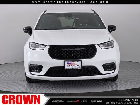 Certified 2024 Chrysler Pacifica Limited FWD image 2